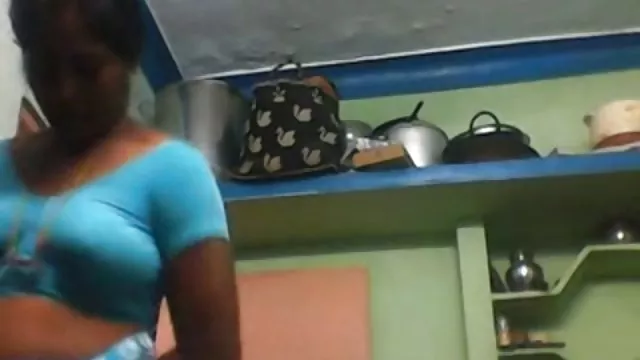 XXX hiçbir kayıt Üç sikisme filimler kişi 1 işçi üçlü