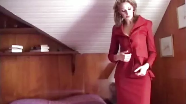 XXX hiçbir kayıt Sıcak şikiş fimleri sarışın kıçını kocaman siyah bir oyuncak alır